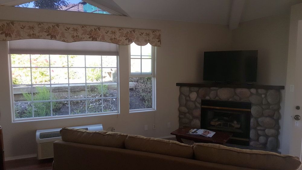 Malibu Country Inn 27/50