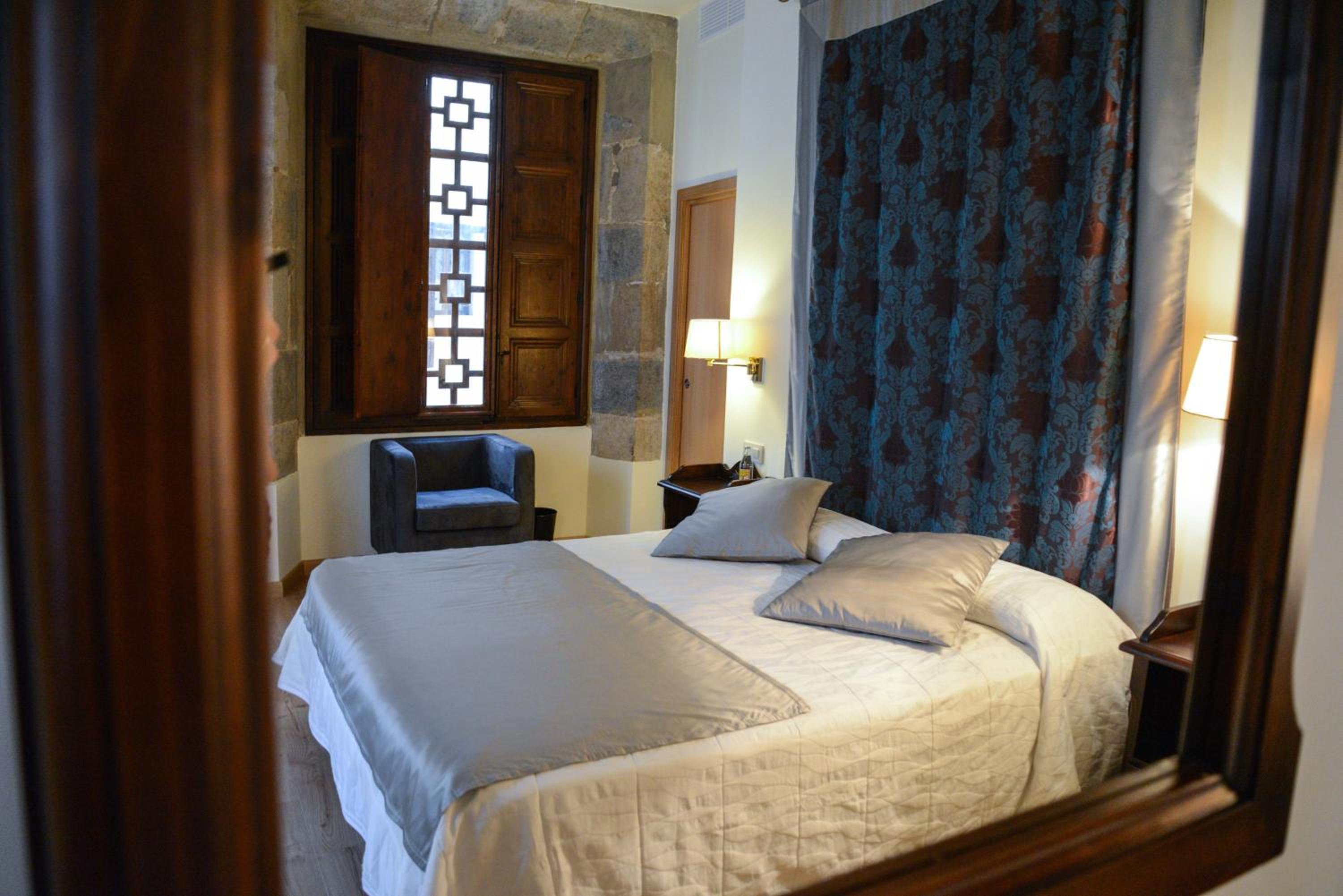 Room, Single, Double Bed