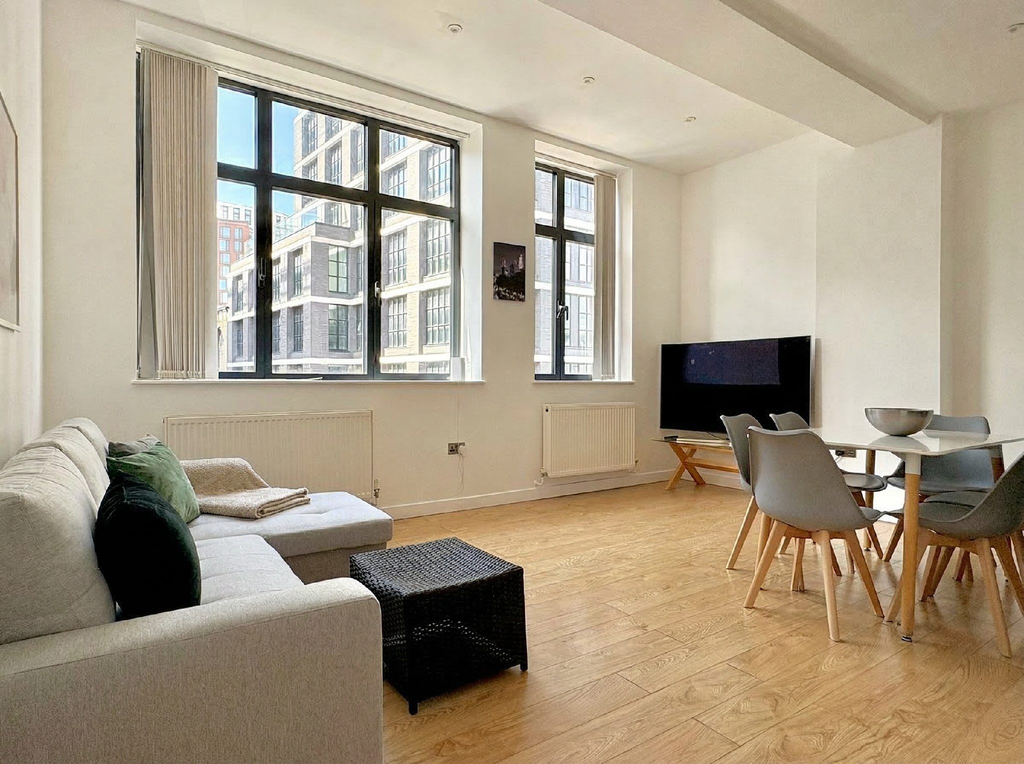Shoreditch Apartments by PrimeCityHosts 35/37