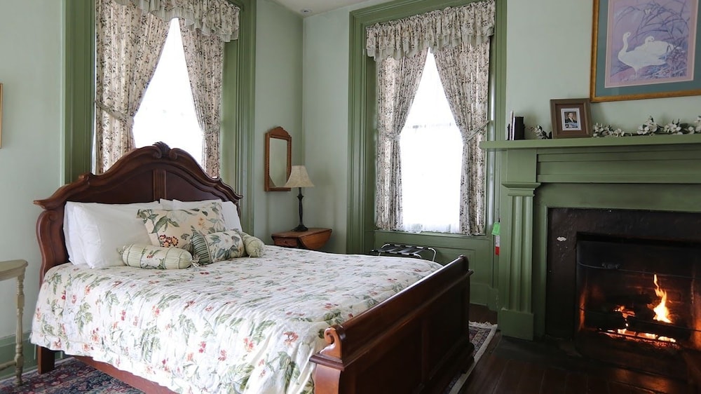 Lafayette Inn 20/66
