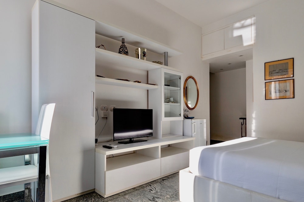 Aiello Suites Executive 12/29