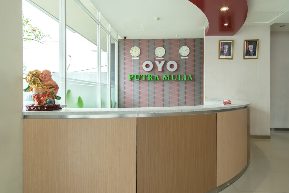 Oyo 319 Putra Mulia Hotel 4/32