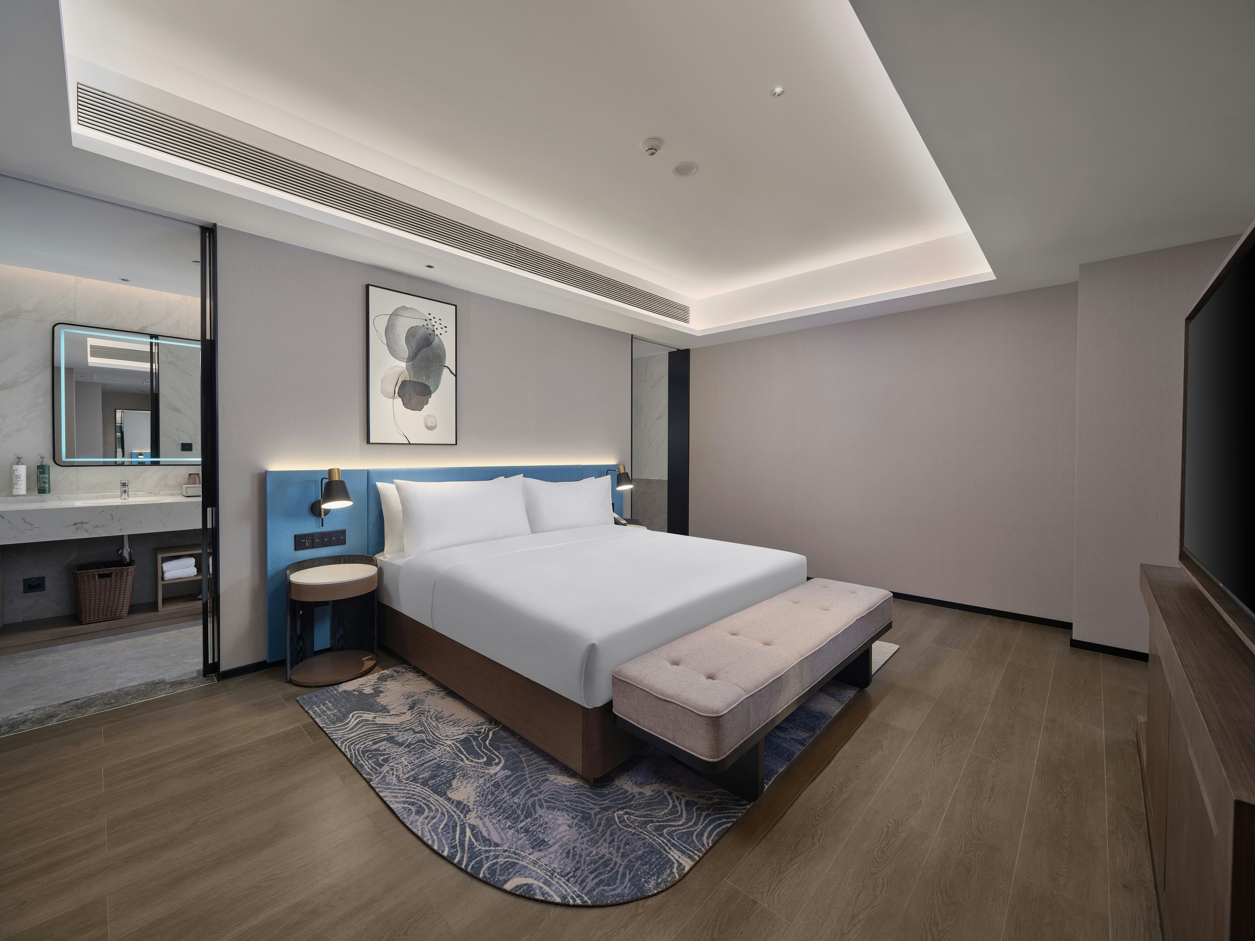 DELUXE, SUITE, KING BED