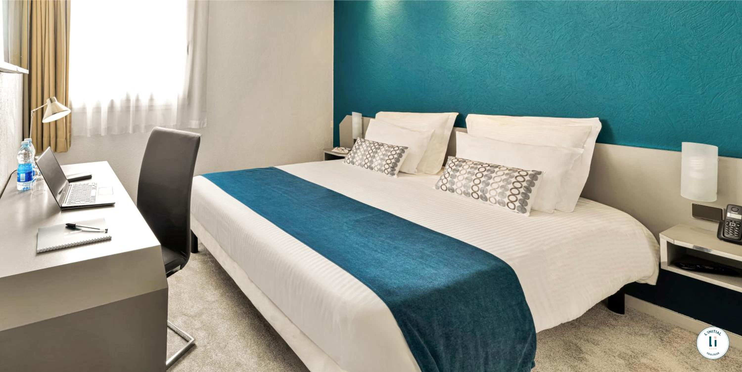 ROOM, DOUBLE BED