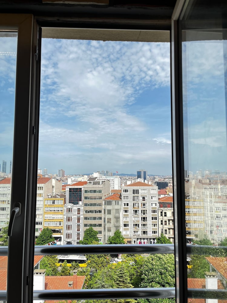 Corner Park Suites 47/50