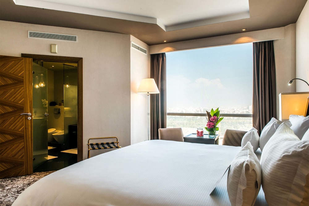 DELUXE, 2 QUEEN BEDS, CITY VIEW
