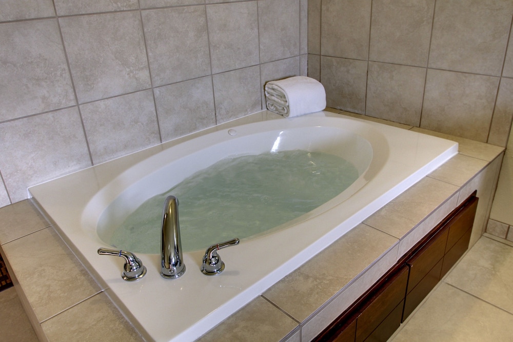 Cobblestone Inn &amp; Suites -- Hartington, NE 25/39