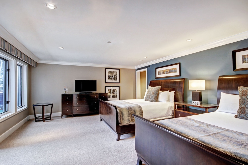 LUXURY, 2 QUEEN BEDS