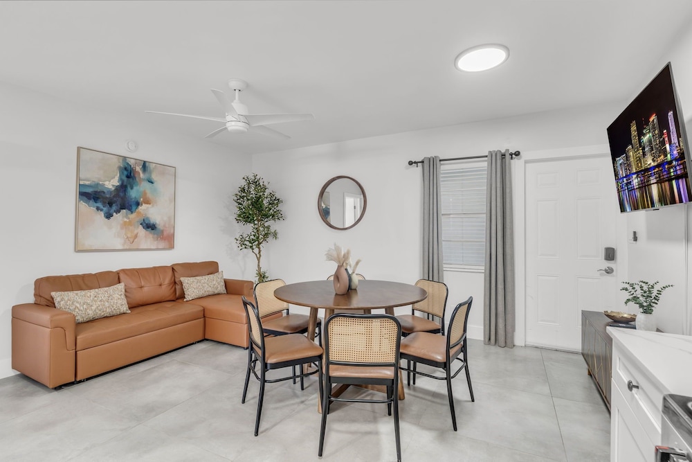 Bayview Regency Apartments By Lowkl 29/50