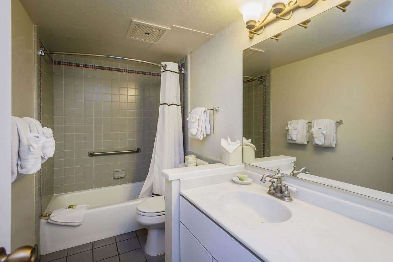 Lions Gate Hotel 43/44