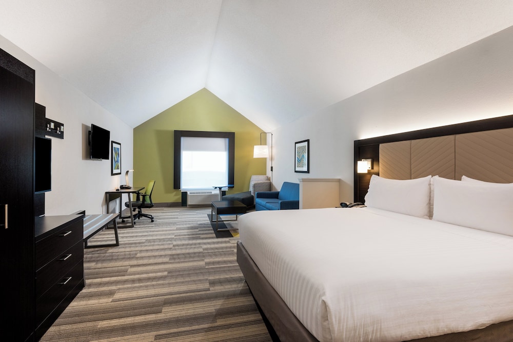Suite, King Bed, Extra Floor Space, Sofa