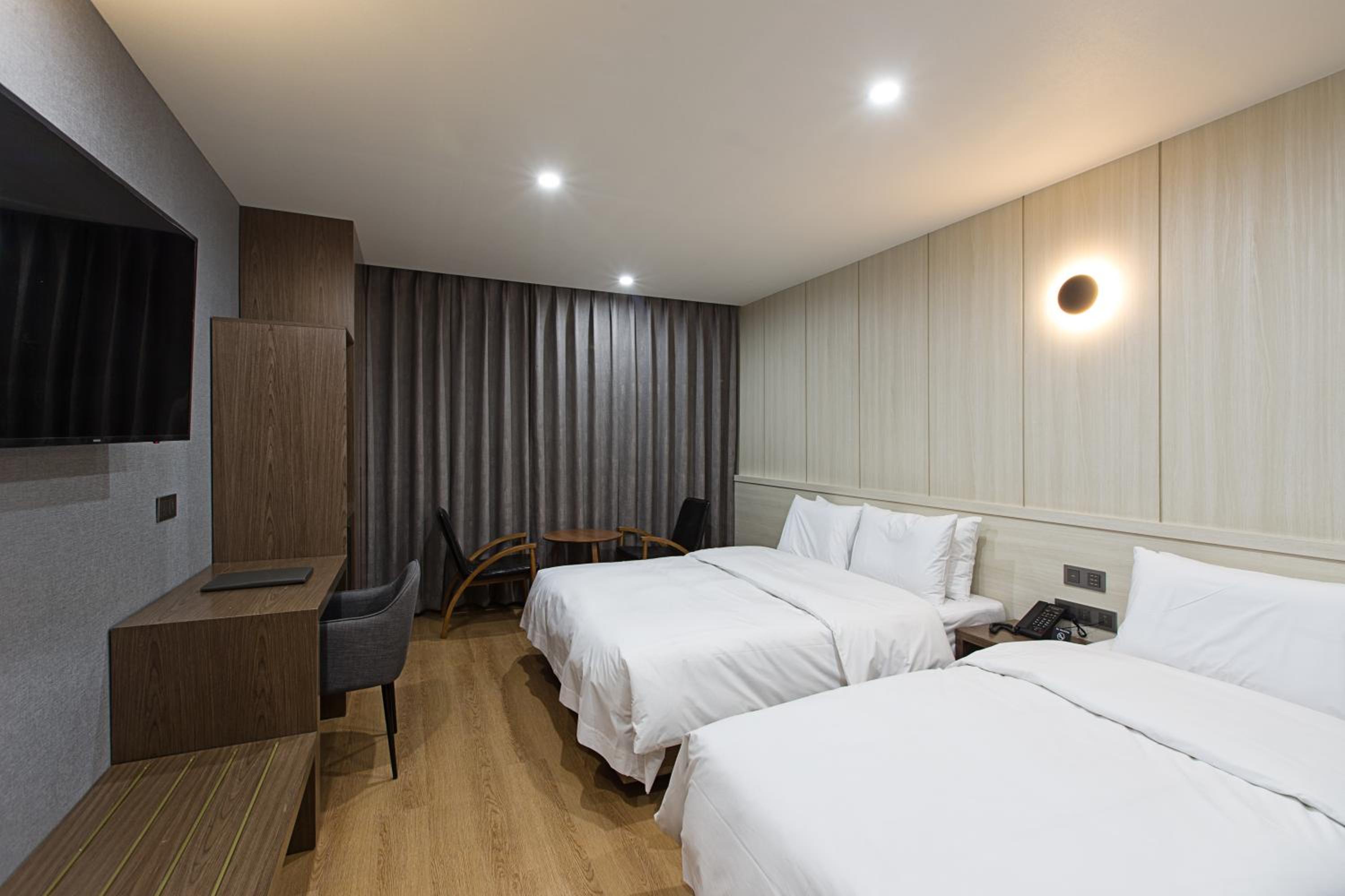 Standard, Twin Beds, Notte La Mia 2/8