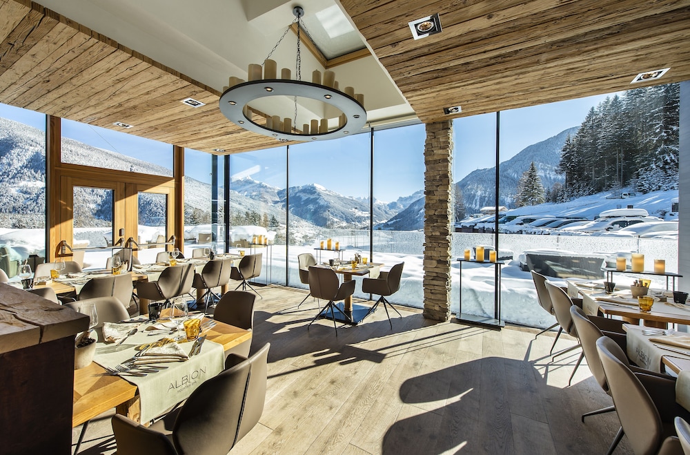 Mountain Spa Resort Albion 54/73