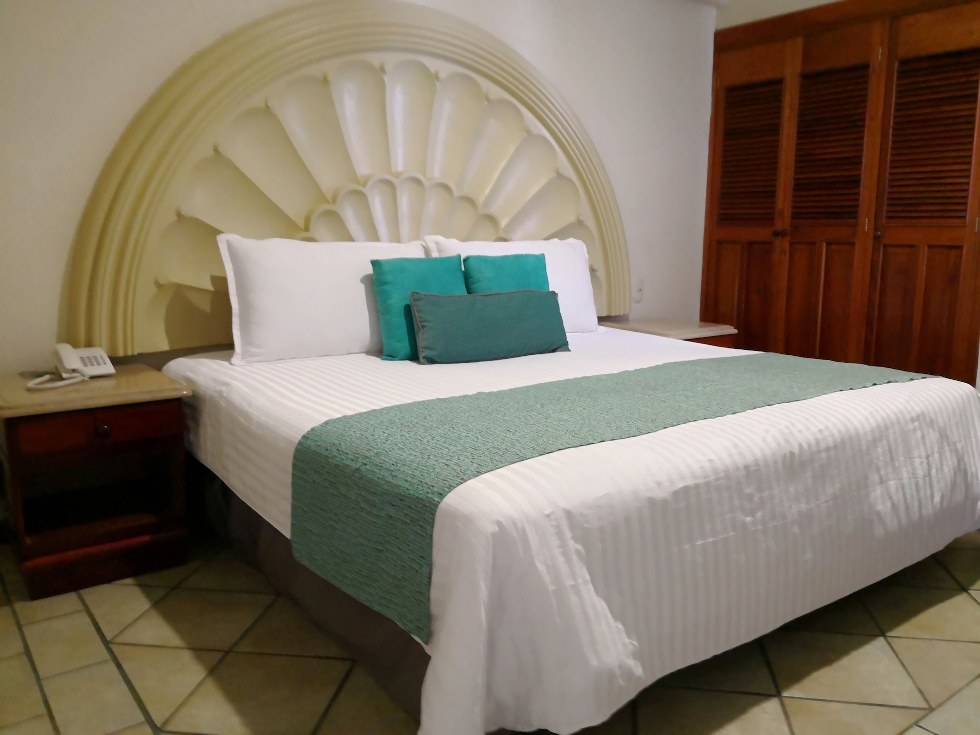 SUITE, KING BED, OCEAN VIEW
