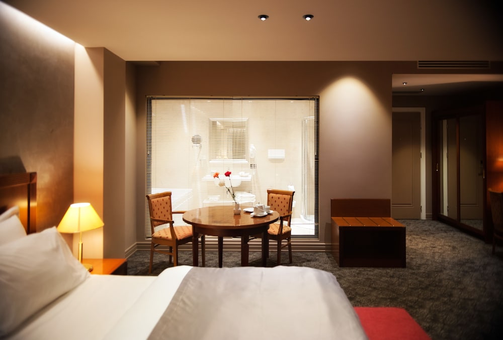 Mondial Hotel Tirana 35/70