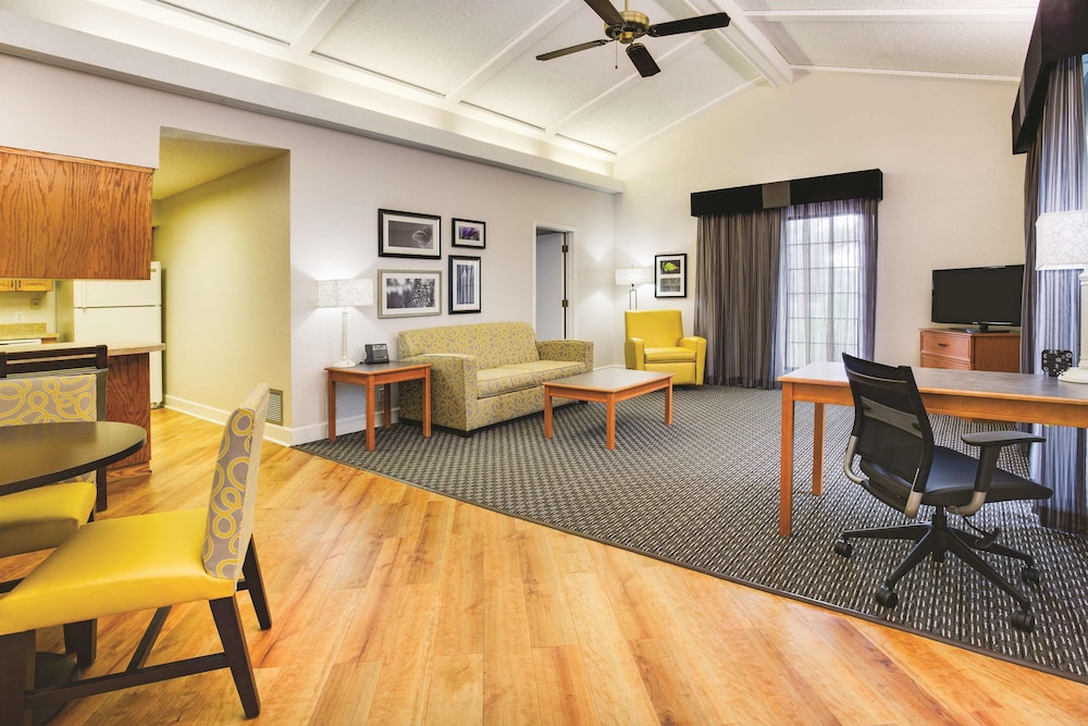 Days Inn by Wyndham Gainesville University I-75 31/37