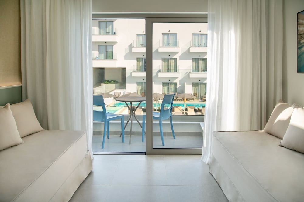 Atlantica Aqua Blue Hotel 11/50