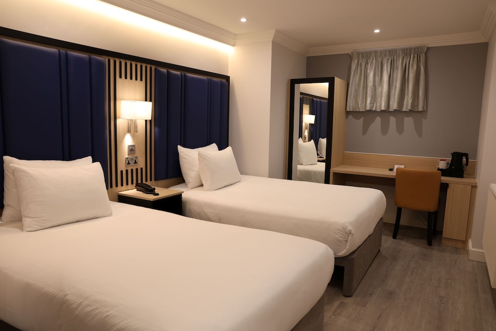 Room, Twin Beds, No Window