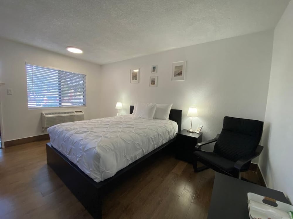 Ocotillo Apartments & Hotel 12/40