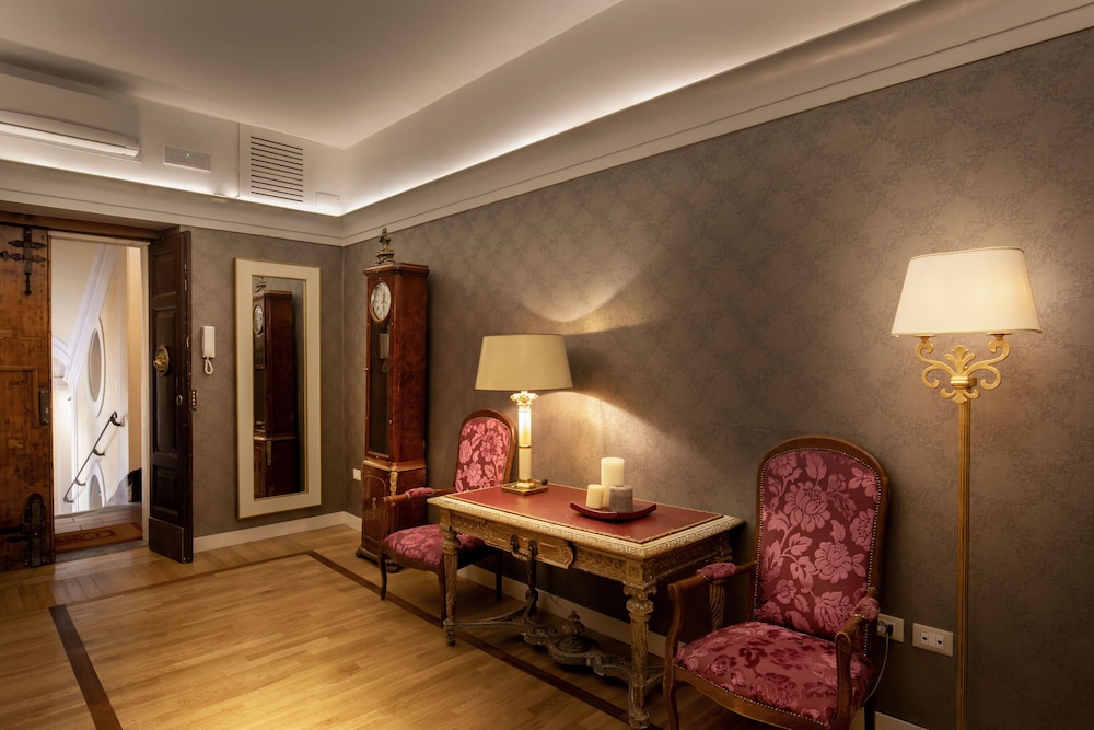 Residenza Frattina 39/49