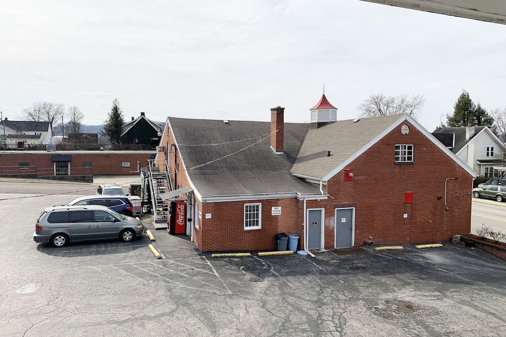 Four Keys Inn 36/38