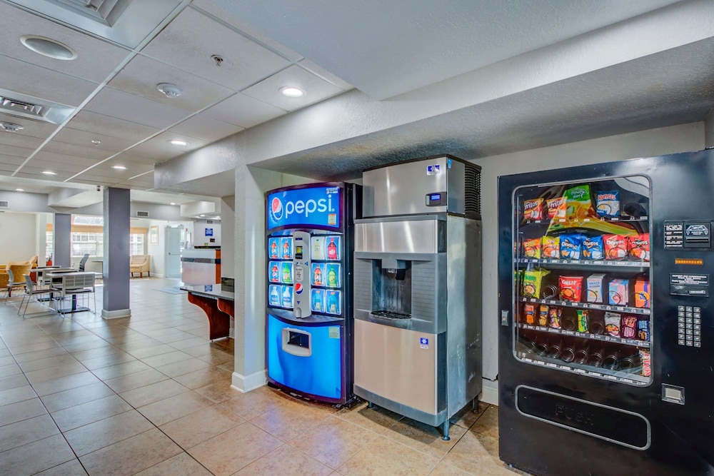 Microtel Inn Suites By Wyndham Zephyrhills 28/48