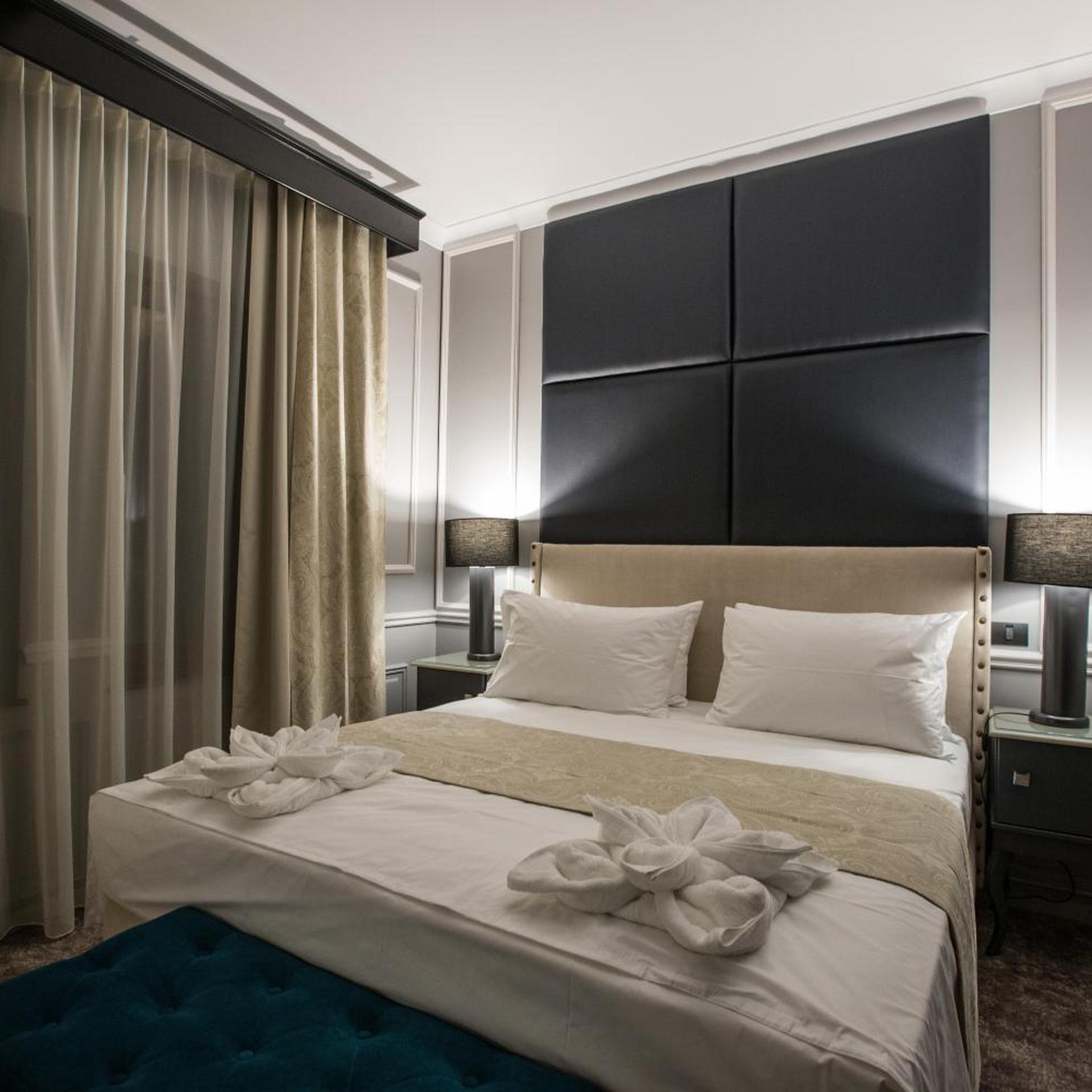 Deluxe, King Bed