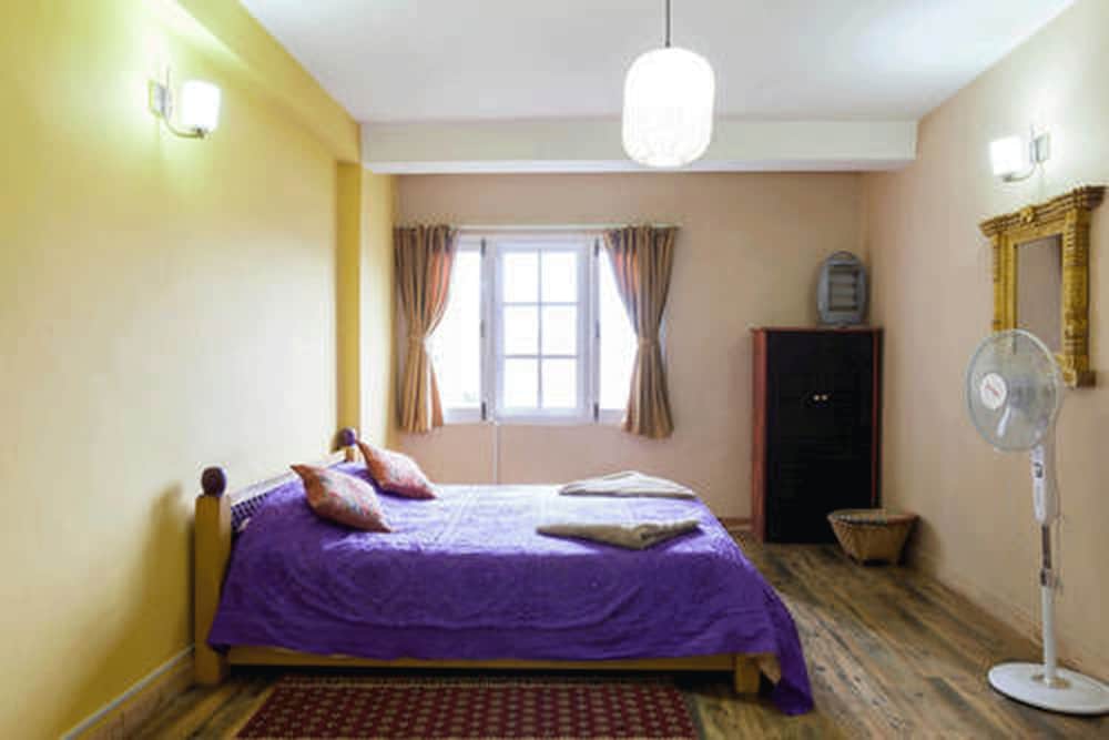 COMFORT, STUDIO, KING BED, CITY VIEW, SMOKING