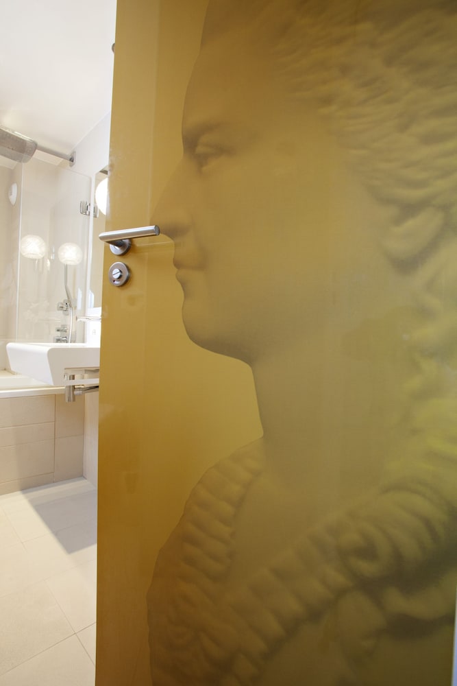 Hotel Elysee Secret Paris 52/60