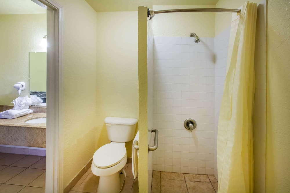 Travelodge by Wyndham Houston Hobby Airport 16/38