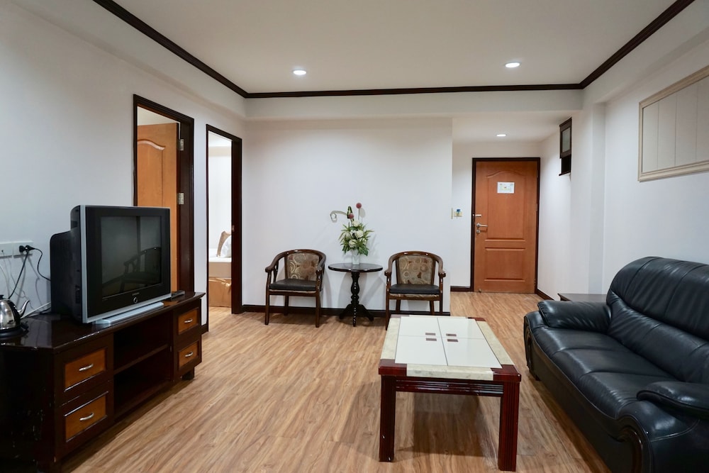 Miloft Sathorn Hotel 26/49
