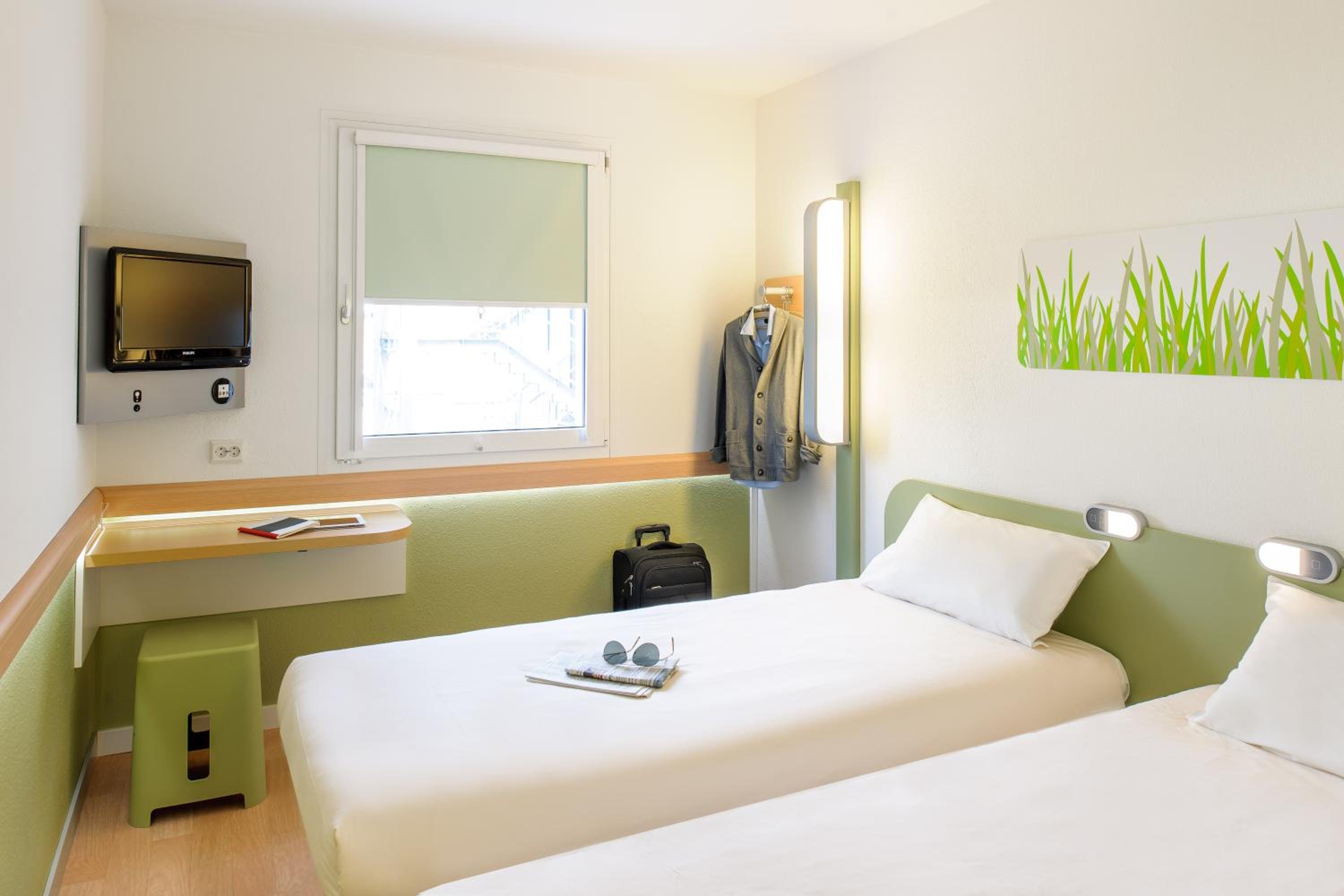 Room, Twin Beds