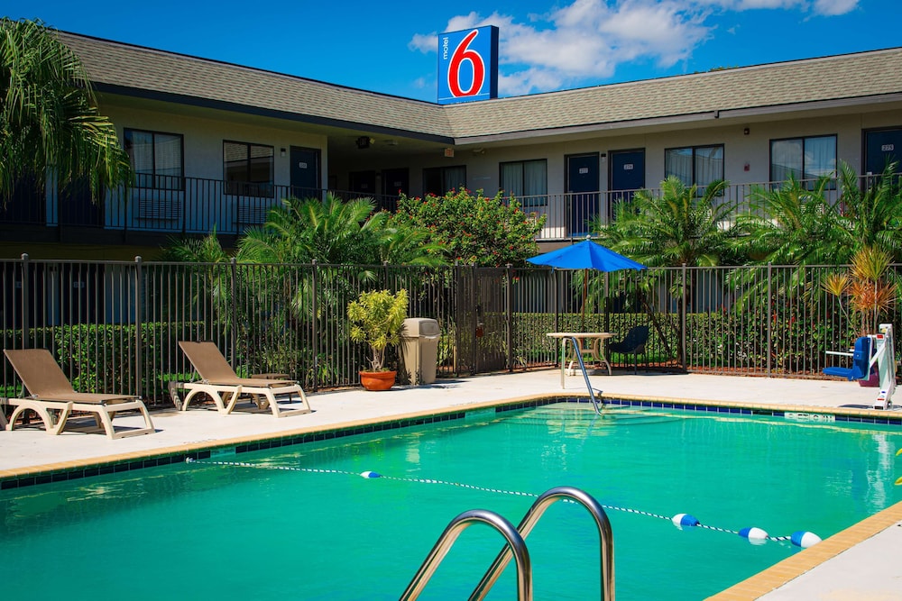 Motel6 Lantana/West Palm Beach, FL 55/60