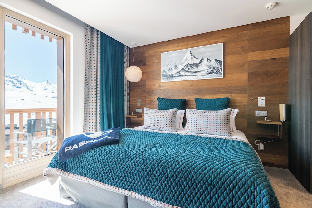 Harmony, Queen Bed