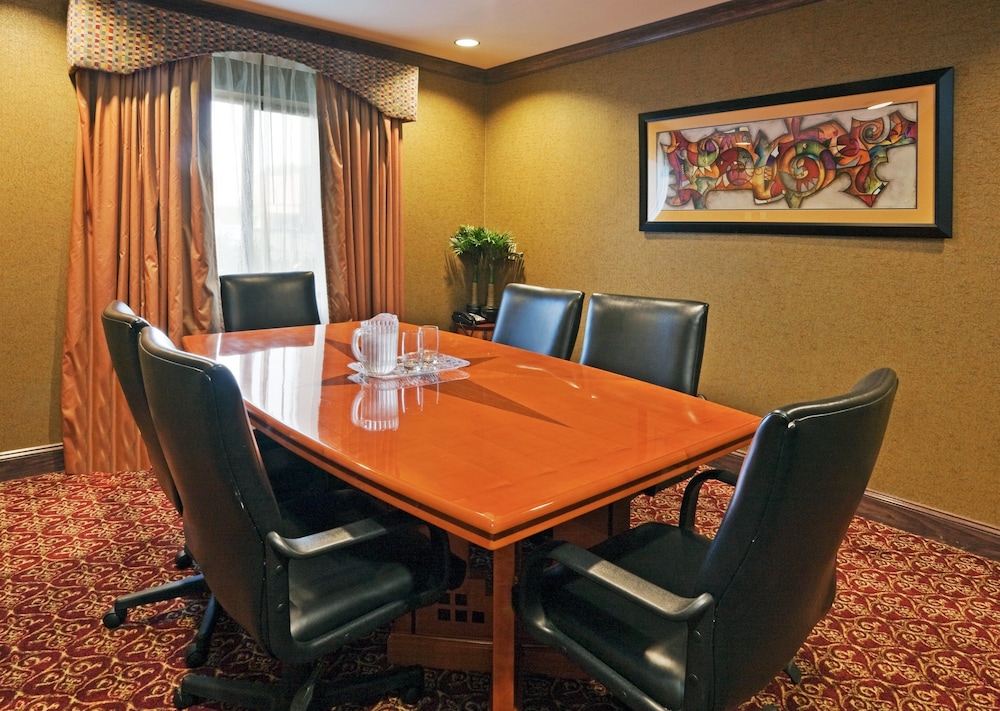 Holiday Inn Express & Suites Birmingham - Inverness 280, an IHG Hotel 62/74