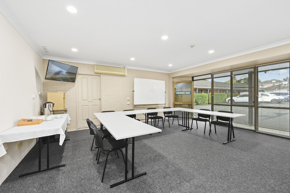 Macquarie Barracks Motor Inn 62/67