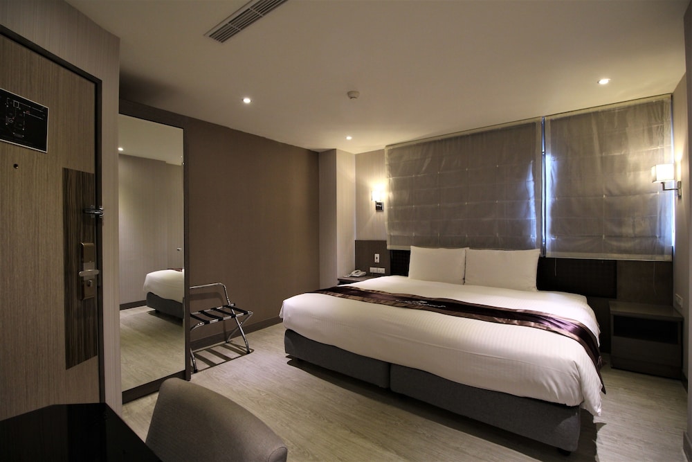 J Hotel 23/60