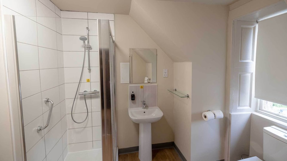 Tarbet Hotel 52/58