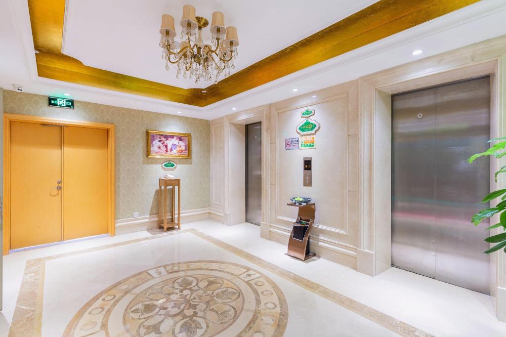 Vienna Hotel (Shenzhen Shanglilang Metro Station) 18/60