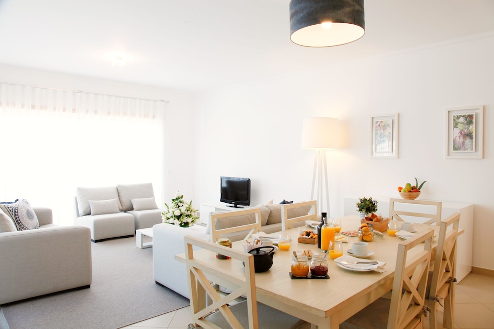Praia Del Rey Golf And Beach Resort - The Village 28/50