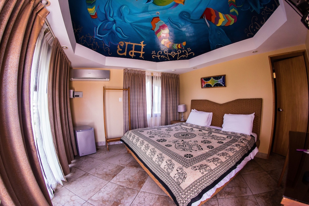 Dharma Beach Hotel 18/57