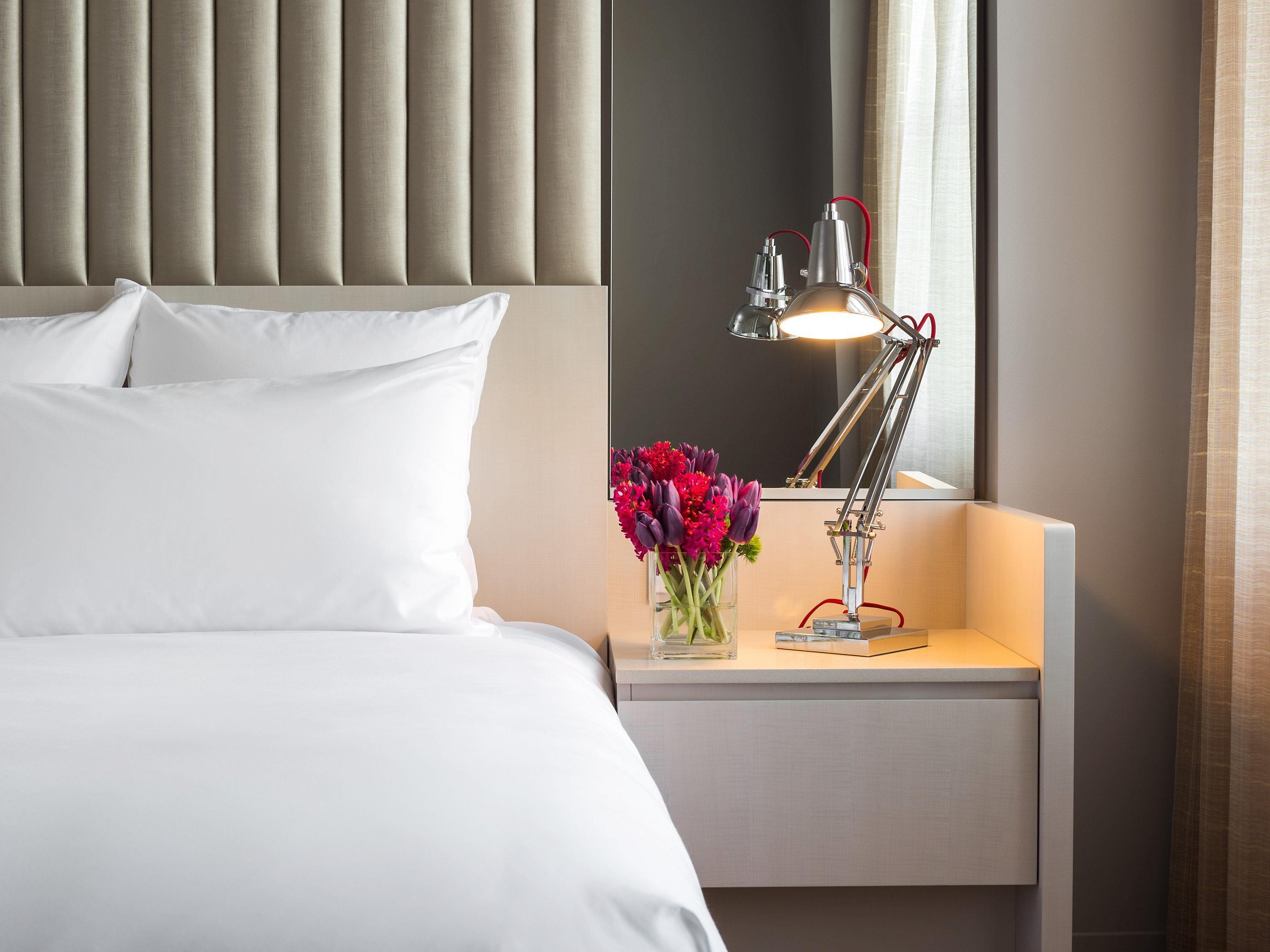 DELUXE, KING BED