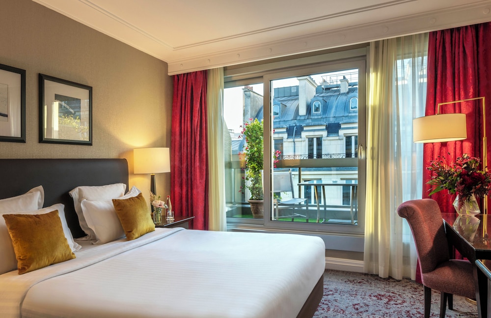DELUXE, DOUBLE OR TWIN BED, TERRACE