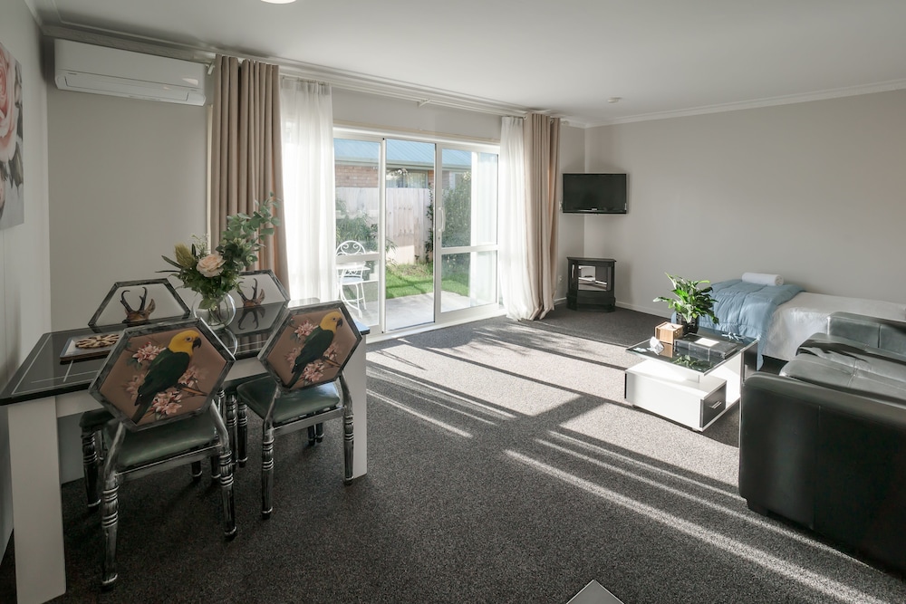 Coachman Motel 32/39