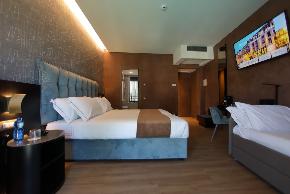 DELUXE, TRIPLE, 1 DOUBLE AND 1 SINGLE BED