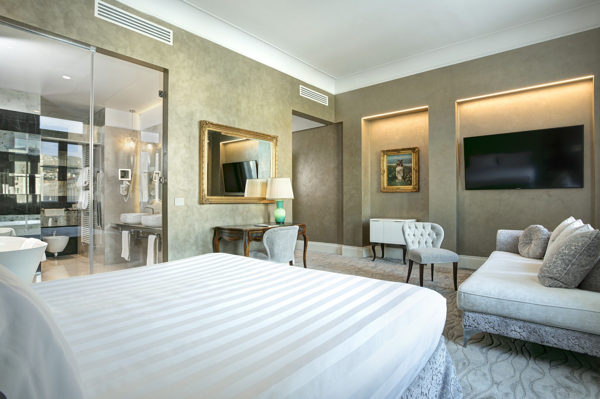 Prestige, Suite, King Bed, Square View, Sofa