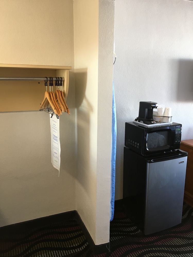 Days Inn by Wyndham Fort Myers 8/31