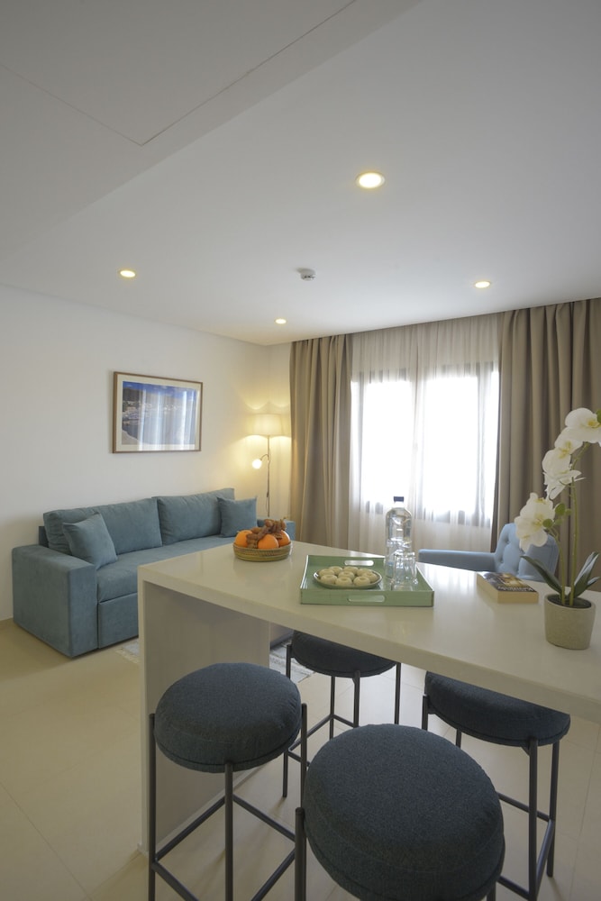 Maia Hotel Suites 21/44