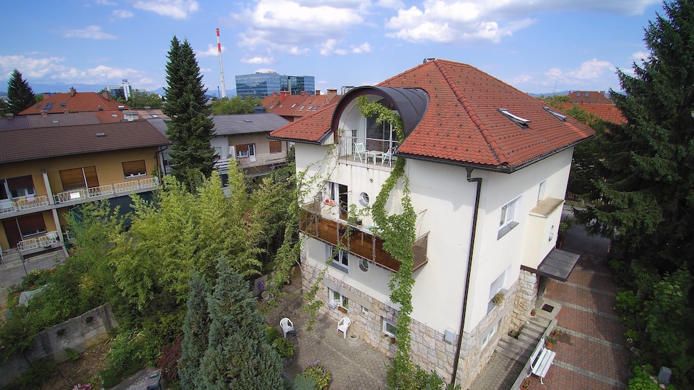 Family Guesthouse GreenSLO 45/50
