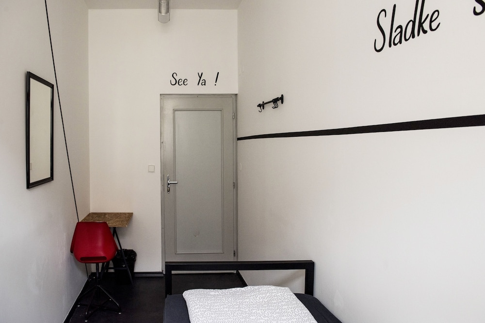 Hostel Eleven 8/48